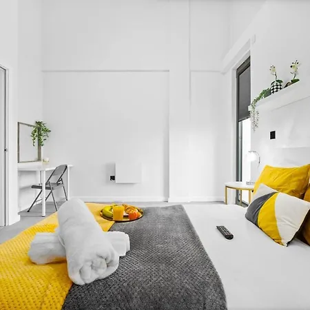 Apartment Spacious, Duplex, Sleeps 7, Balcony Views *