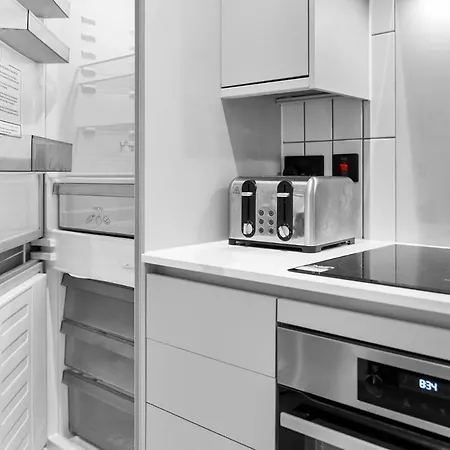 Spacious, Duplex, Sleeps 7, Balcony Views Birmingham