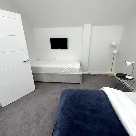 Spacious, Duplex, Sleeps 7, Balcony Views *