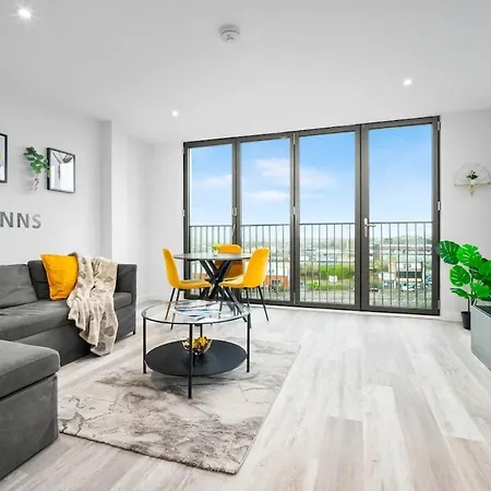 Spacious, Duplex, Sleeps 7, Balcony Views Apartment